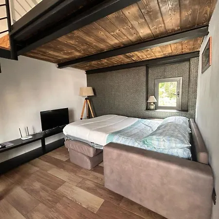 Loft With Panoramic View - 4 Guests نابولي